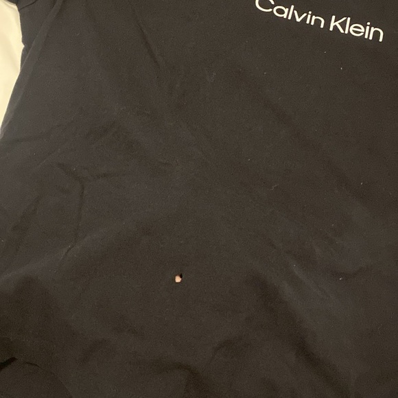Calvin Klein shirt WITH A SMALL HOLE - Picture 2 of 3